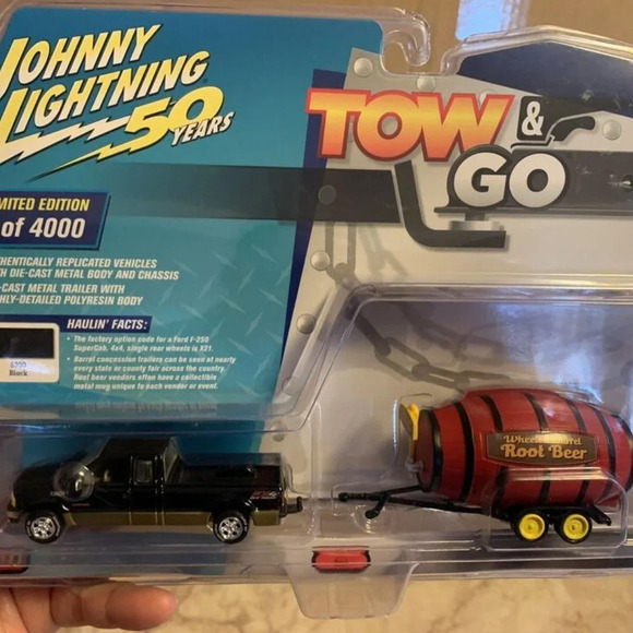 Johnny Lightnings Tow & Go 2003 Ford F-250 + Barrel Concessions Limited 1/4000 - Picture 4 of 5